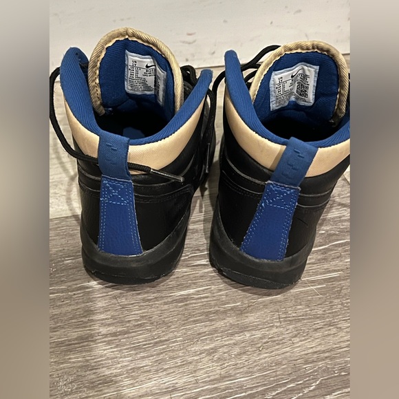 Kids Nike shoes size 1Y. Gently used, barely worn. - Picture 5 of 5